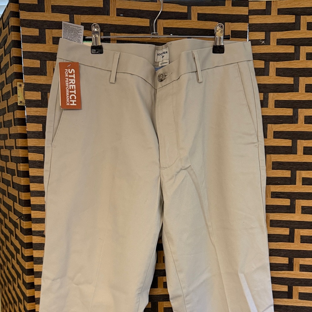 Dockers Men's Cream Stretch Chinos